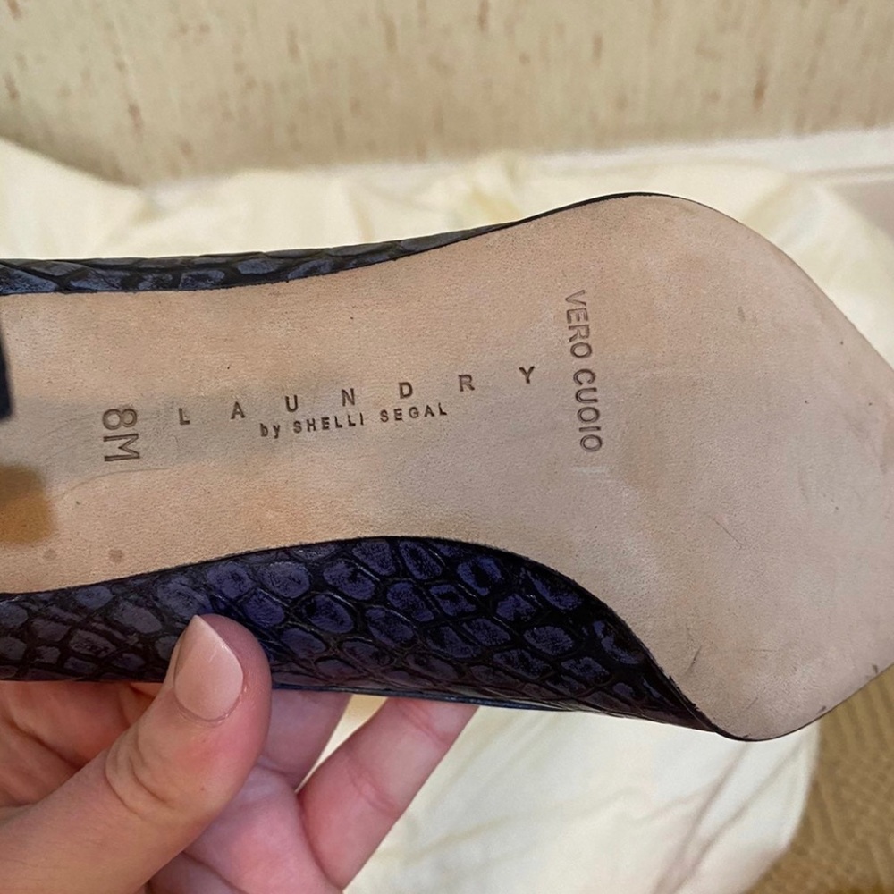 NWOB Laundry by Shelli Segal crocodile bow pumps. - Picture 5 of 5